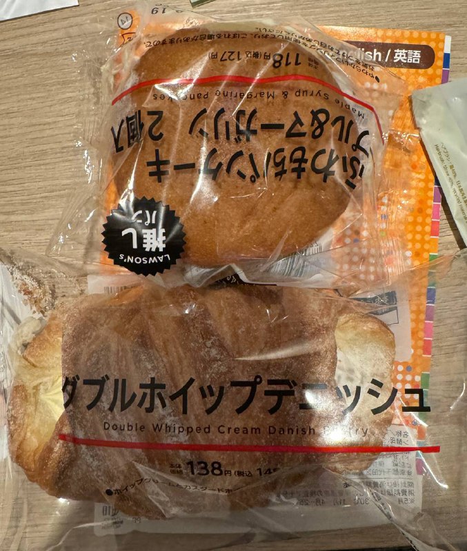 晚上回旅馆前又去了趟罗森，换两种面包试试晚上回旅馆前又去了趟罗森，换两种面包试试