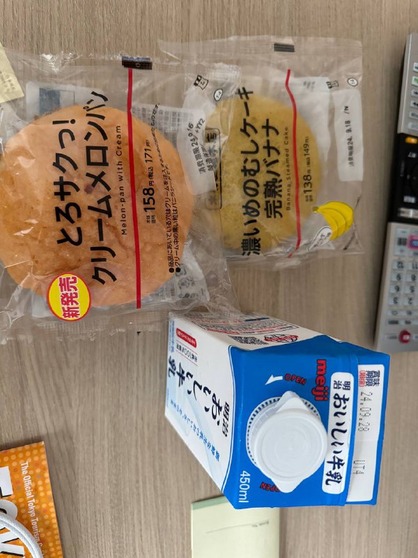 试试日本罗森的面包，日本明治牛乳