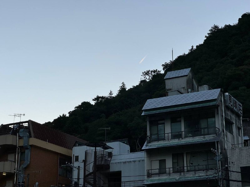 5:30本想车站街上找晚饭吃，结果基本都关门了5:30本想车站街上找晚饭吃，结果基本都关门了