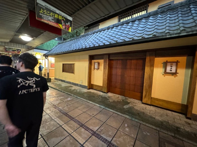 5:30本想车站街上找晚饭吃，结果基本都关门了5:30本想车站街上找晚饭吃，结果基本都关门了