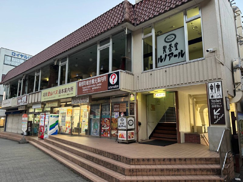 5:30本想车站街上找晚饭吃，结果基本都关门了5:30本想车站街上找晚饭吃，结果基本都关门了