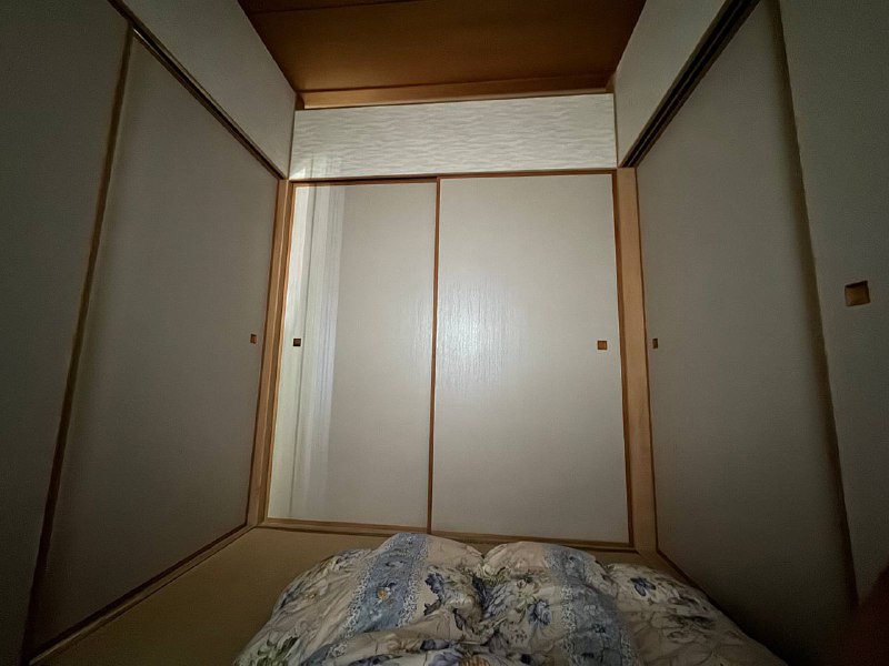 搬被子去隔间睡了搬被子去隔间睡了