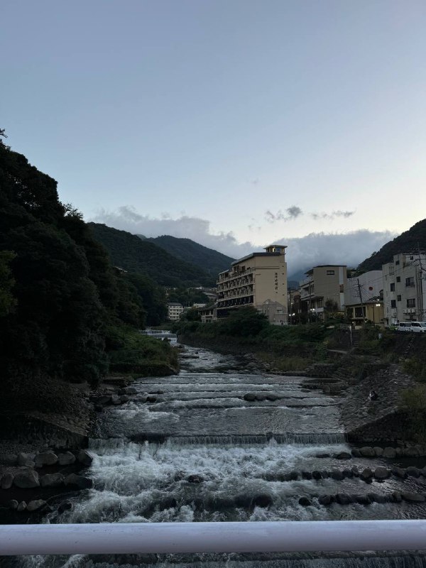 5:30本想车站街上找晚饭吃，结果基本都关门了5:30本想车站街上找晚饭吃，结果基本都关门了