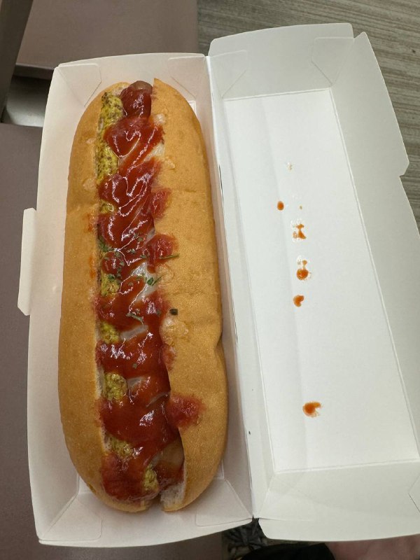 登机时间要来不及了，买了一个hot dog一个cheese dog当晚饭机场免税店化妆品销售应该是东南亚人，我稀烂的英语她听不懂，她的我更听不懂一点登机时间要来不及了，买了一个hot dog一个cheese dog当晚饭机场免税店化妆品销售应该是东南亚人，我稀烂的英语她听不懂，她的我更听不懂一点