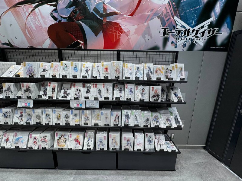 Yostar official store，秋叶原站出站就是Yostar official store，秋叶原站出站就是