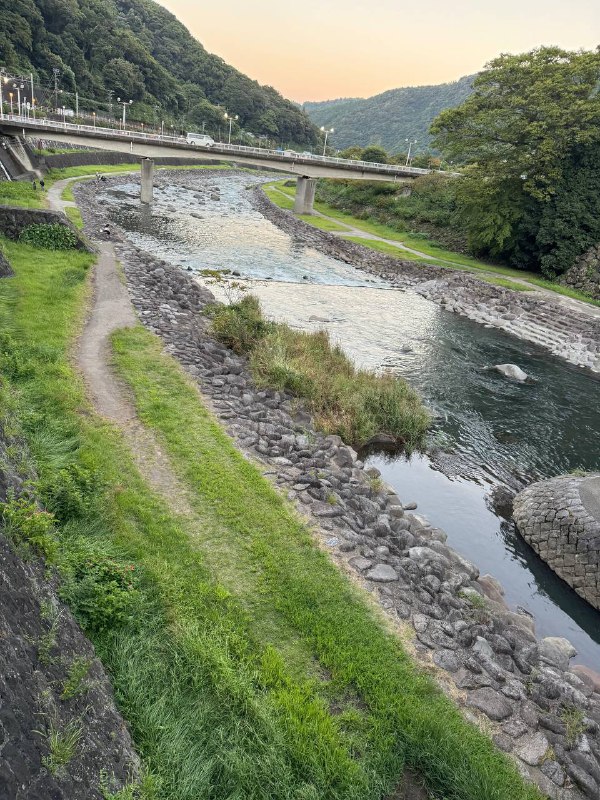 5:30本想车站街上找晚饭吃，结果基本都关门了5:30本想车站街上找晚饭吃，结果基本都关门了