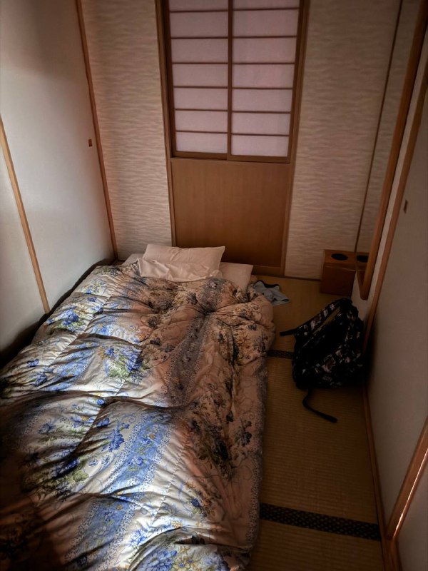 搬被子去隔间睡了搬被子去隔间睡了